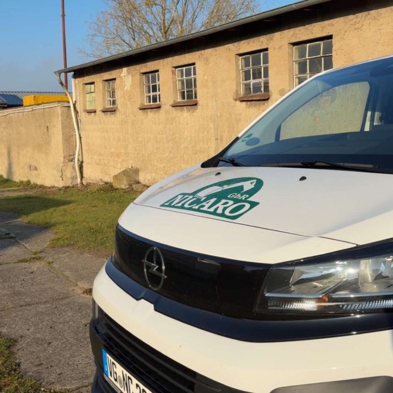 Dienstwagen NICARO GbR von schräg vorne